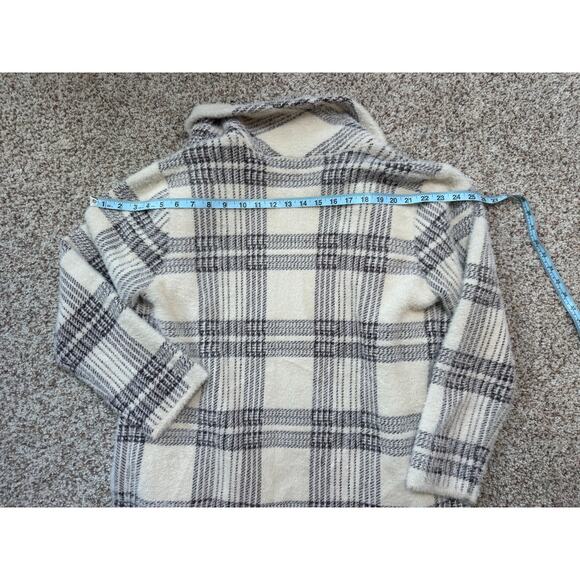 CYRUS Sweater Coat; Size Women's Large, Warm & Fuzzy! Cream & Gray Plaid pattern - Picture 6 of 8